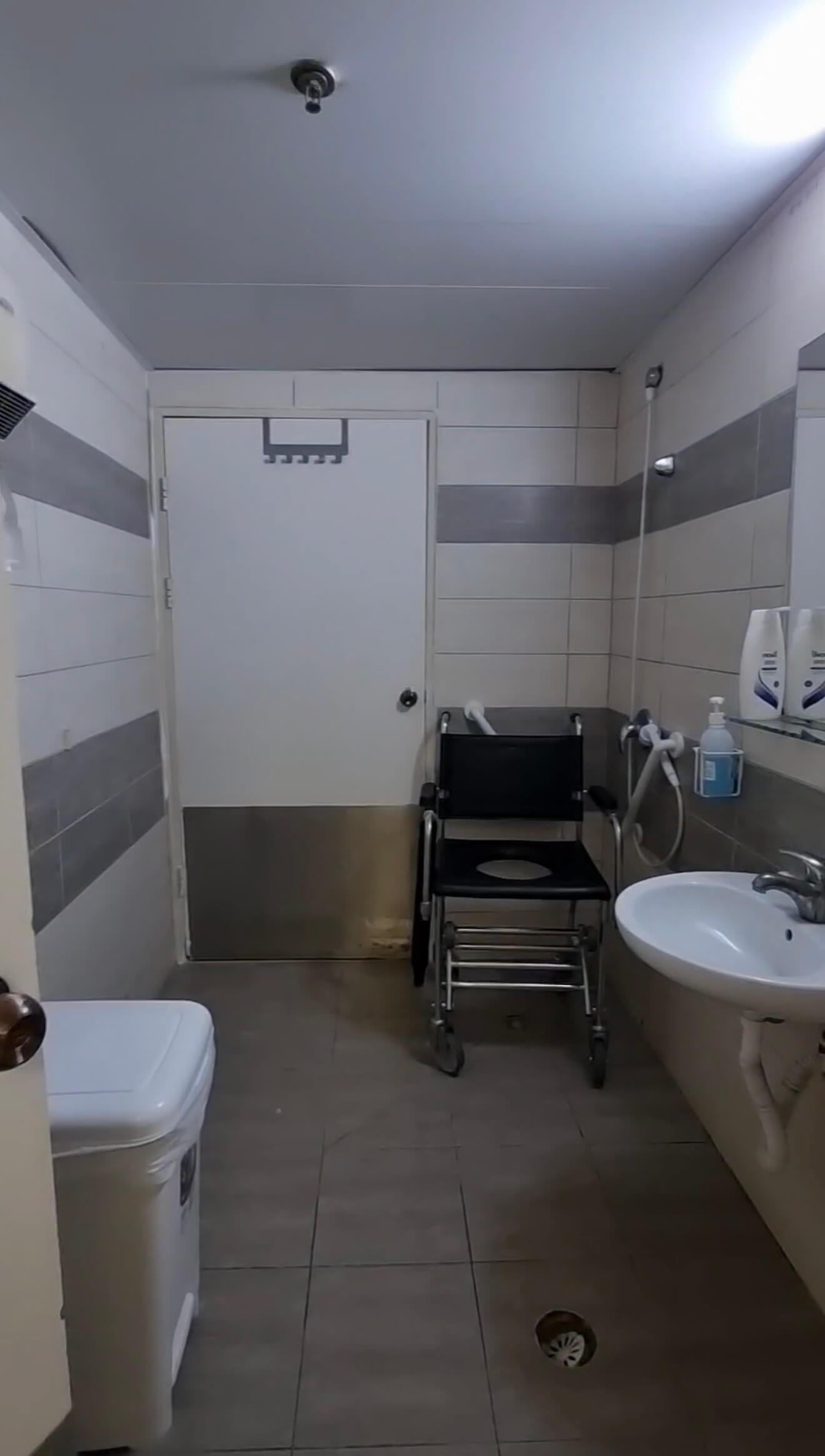 שירותים נגישים בבית האבות נאות השרון, פתח תקווה