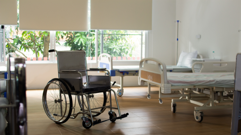 מדריך מקיף לדיור בגיל השלישי בישראל: דיור מוגן, בתי אבות, דיור סיעודי וגיל הזהב  השוואת מחירים 2025, זכויות כספיות, קריטריונים לבחירה וייעוץ מקצועי מברטה שמעוני  ליווי אישי ללא עלות ☎ 077 3006194