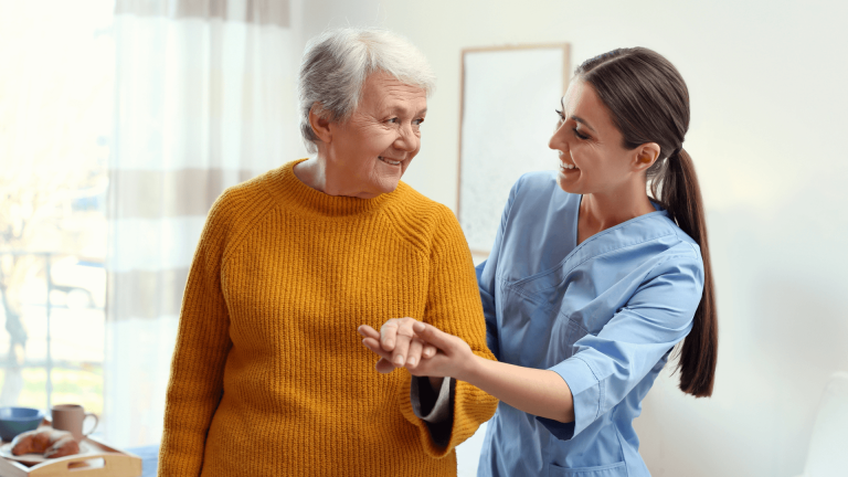 מה זה גרונטולוגית ואיך היא עוזרת למשפחות? מדריך מקיף על תפקיד הגרונטולוגית, מתי לפנות, חיסכון כספי ומיצוי זכויות  ברטה שמעוני   26 שנות ניסיון