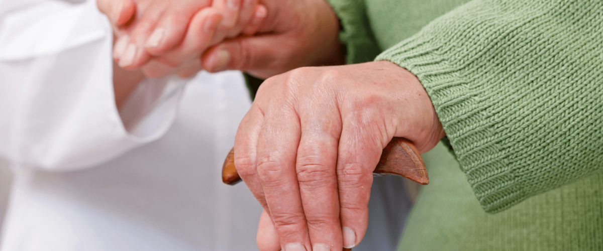 מדריך מקיף על זכויות קשישים בישראל: קצבאות, הנחות, גמלת סיעוד, זכויות בבתי אבות ושירותים קהילתיים  כל המידע החשוב ממומחית בתי אבות ברטה שמעוני